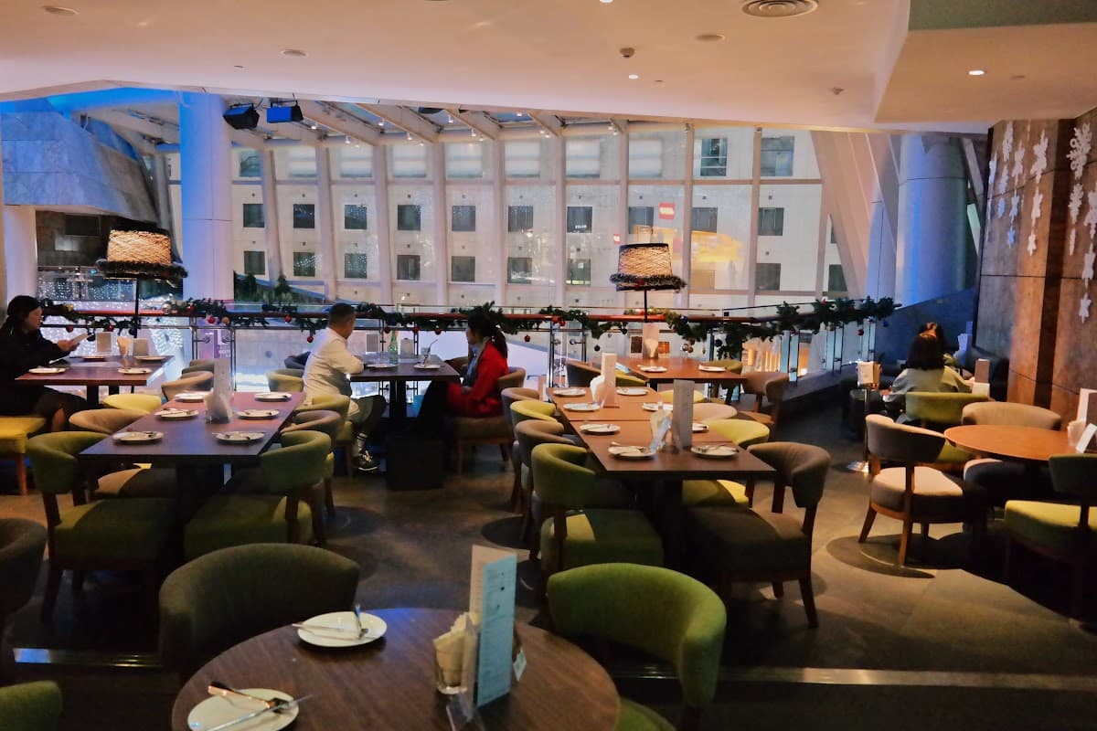 The Sky Bar — rooftop restaurant in 香港