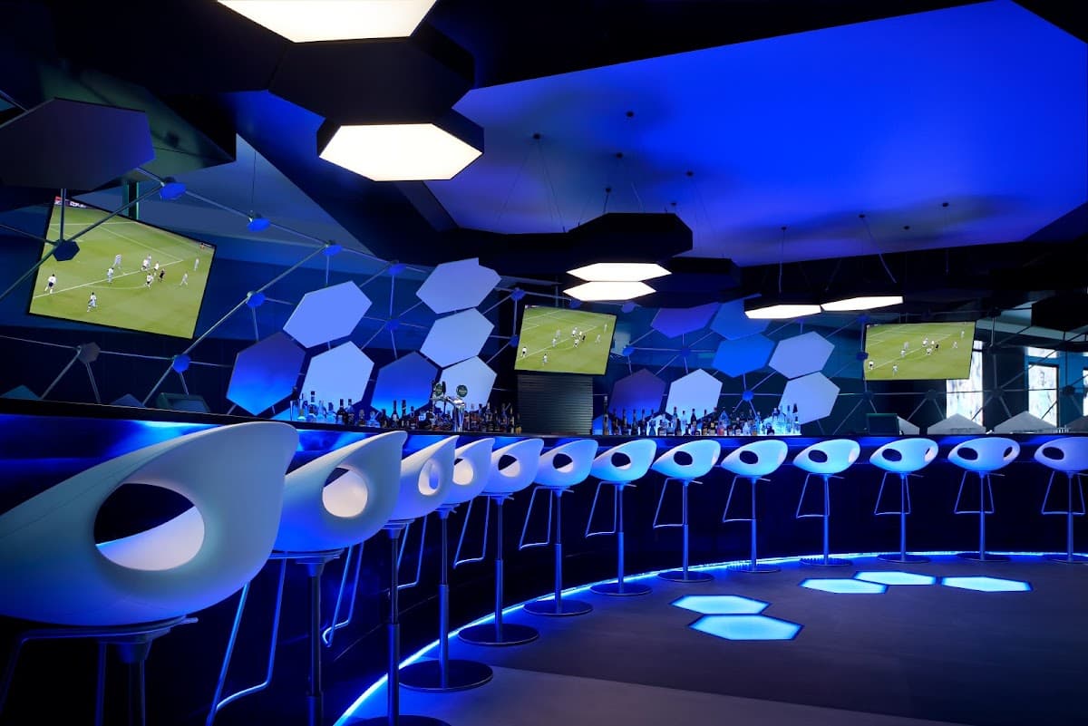 Blu Sky Lounge & Grill