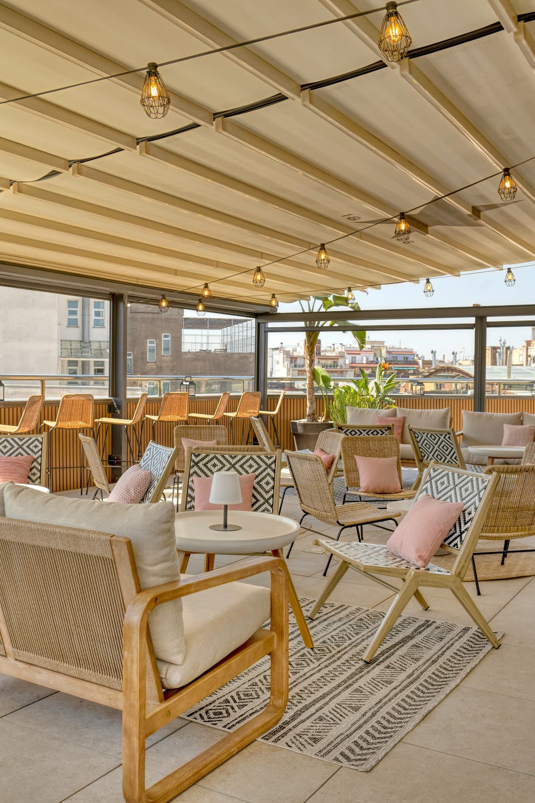 Setè Cel (Rooftop Hotel América)