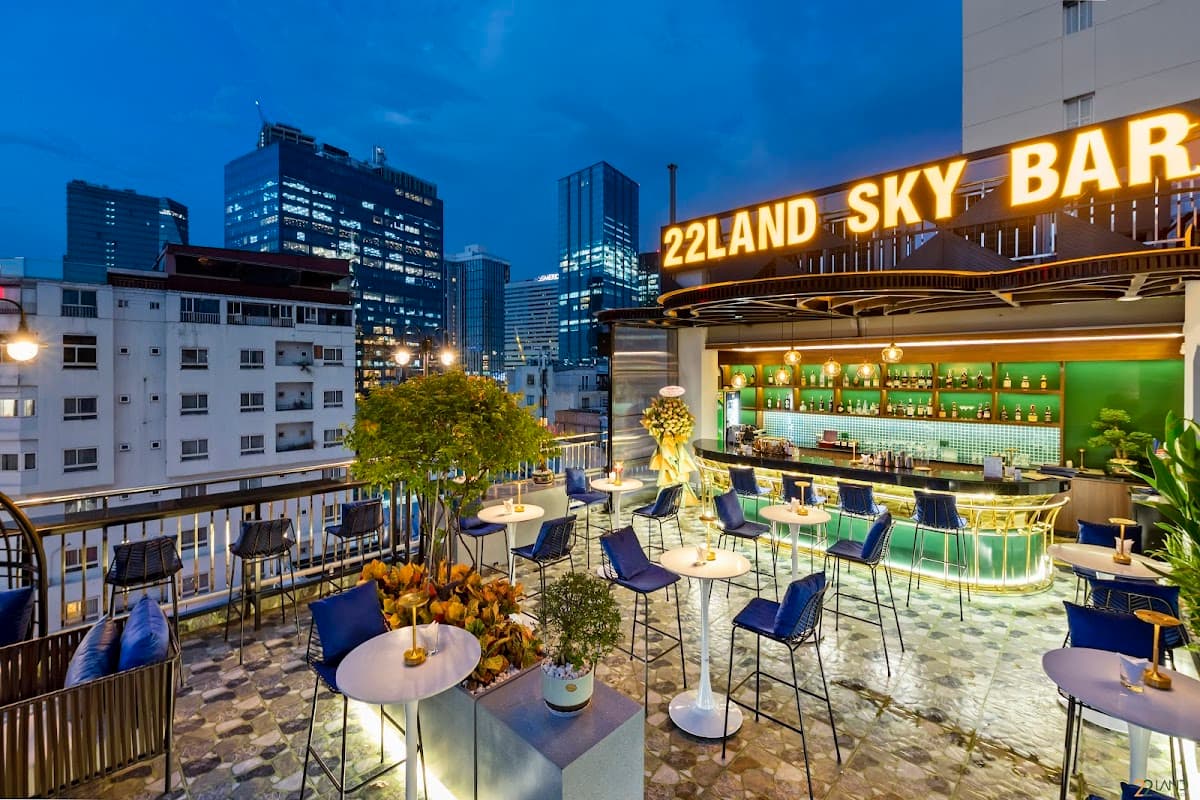 22Land Sky Bar