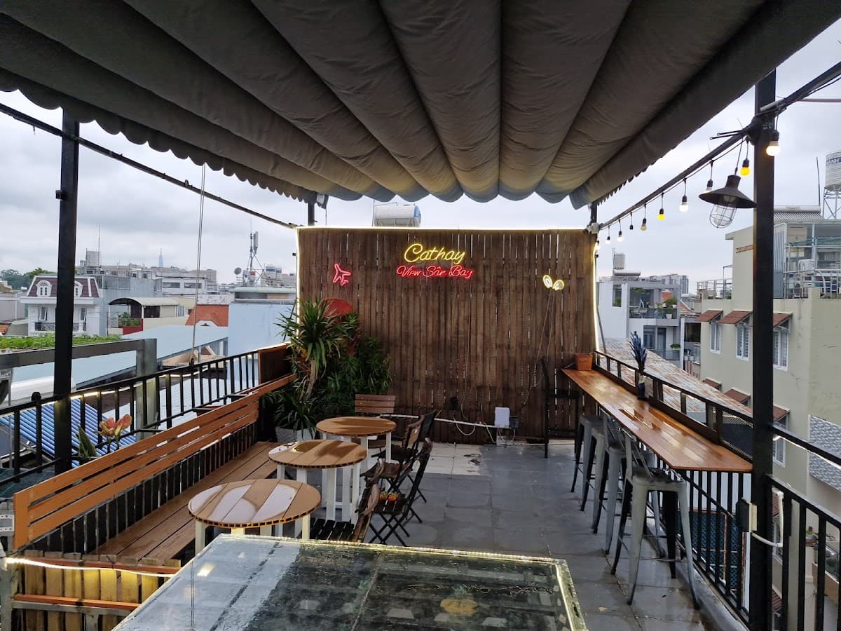 Lines Skys Rooftop & Lounge Bar