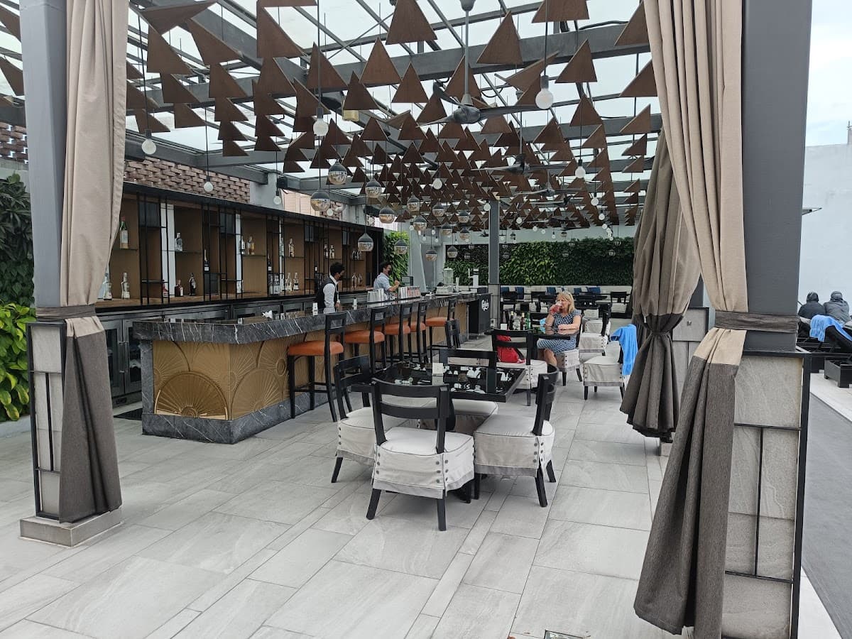 Man Tao Bar I Rooftop Bar