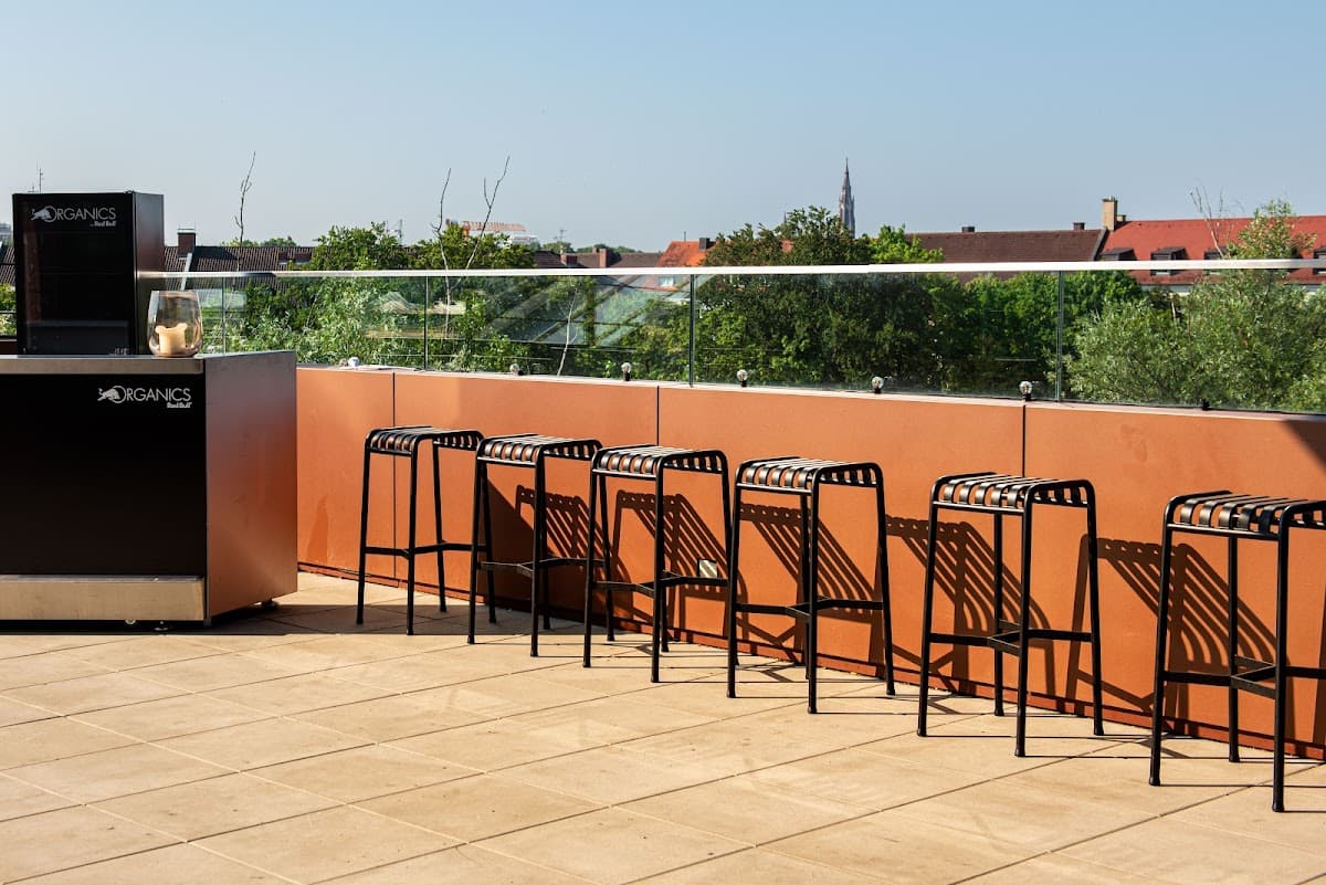 Frau im Mond - Dachterrasse