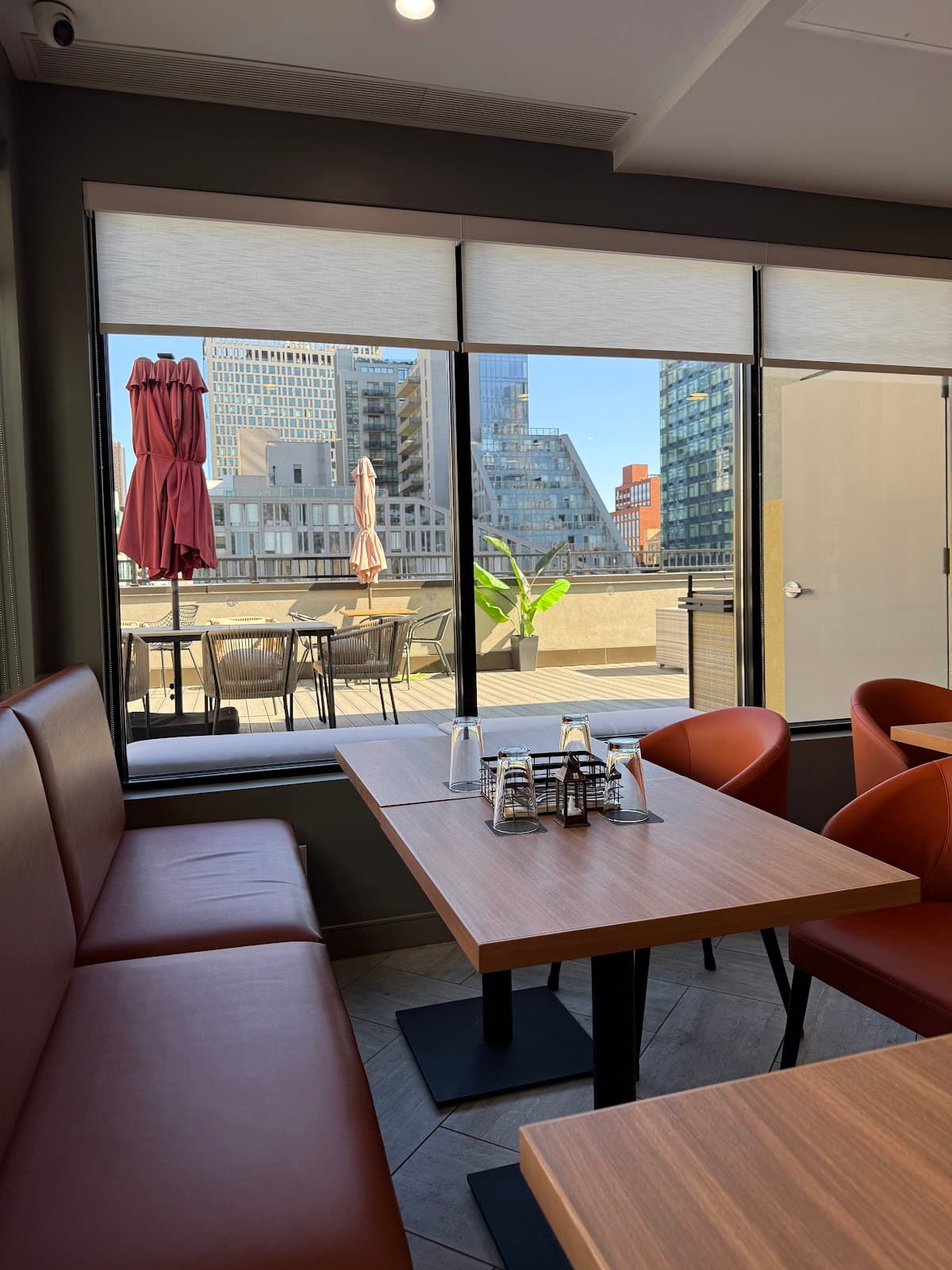 EVEN IHG Sky Lounge and Bar