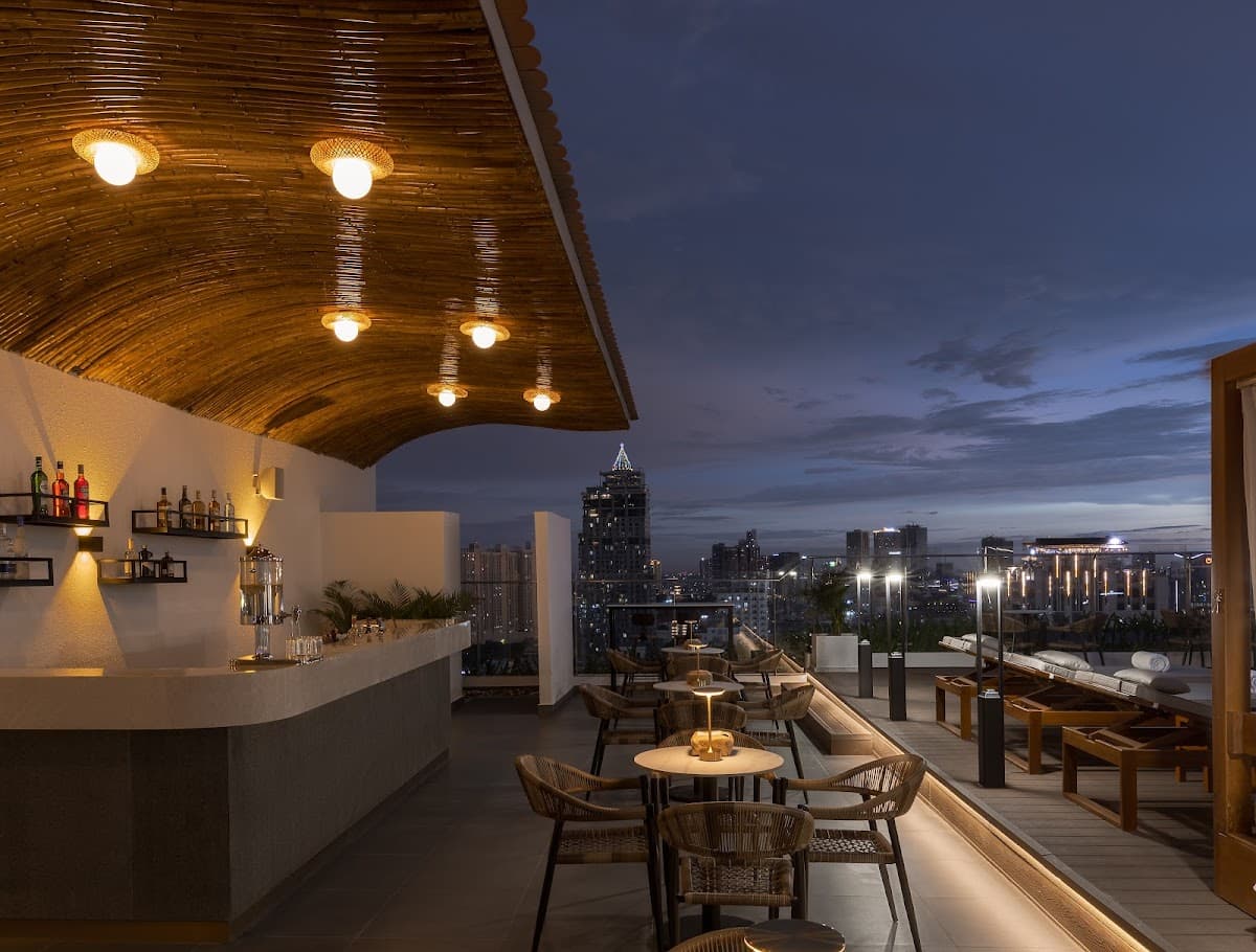 Vertigo Restaurant & Skybar @ Level 21, 22 Bassac Signature