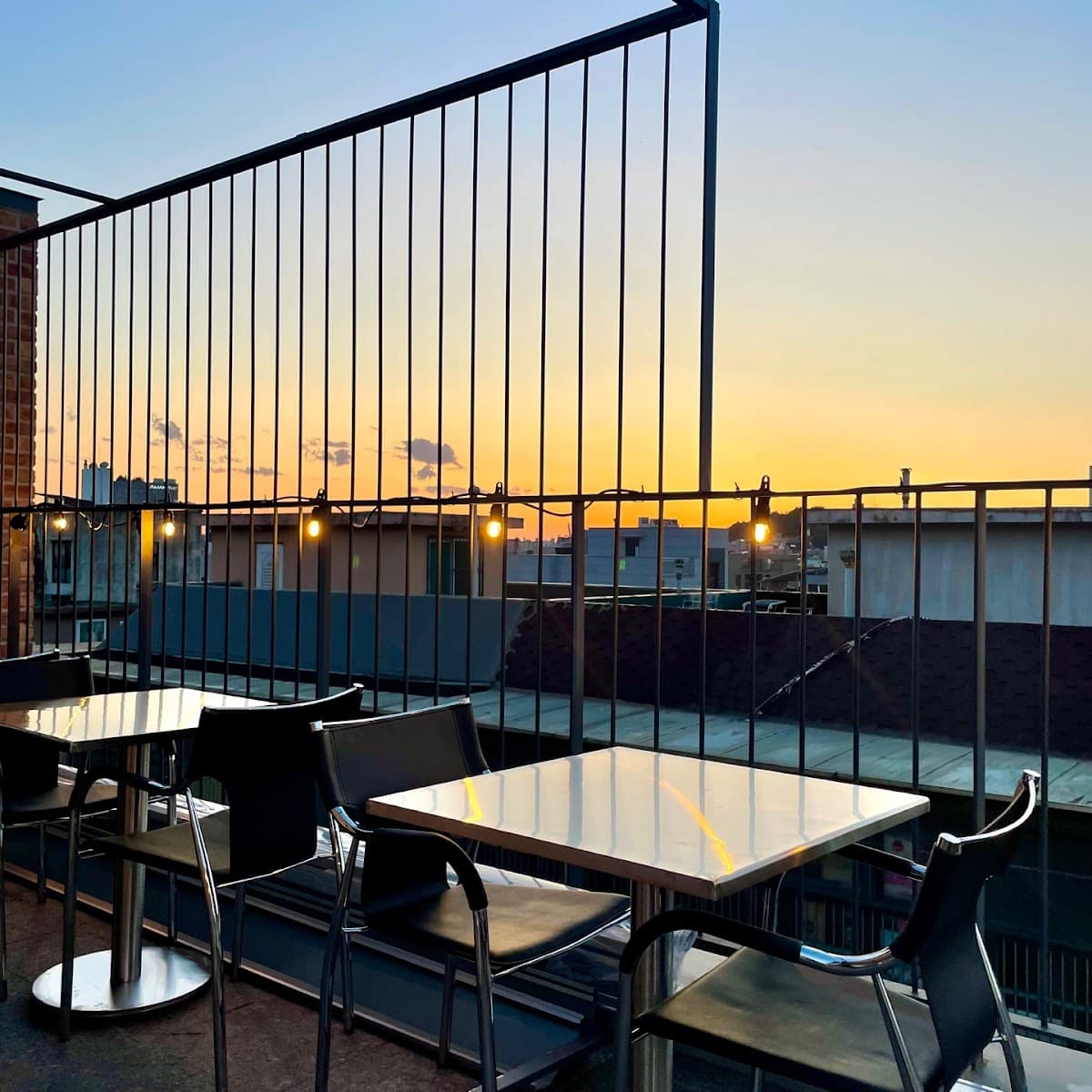 Moochaeseck Hongdae rooftop restaurant pub