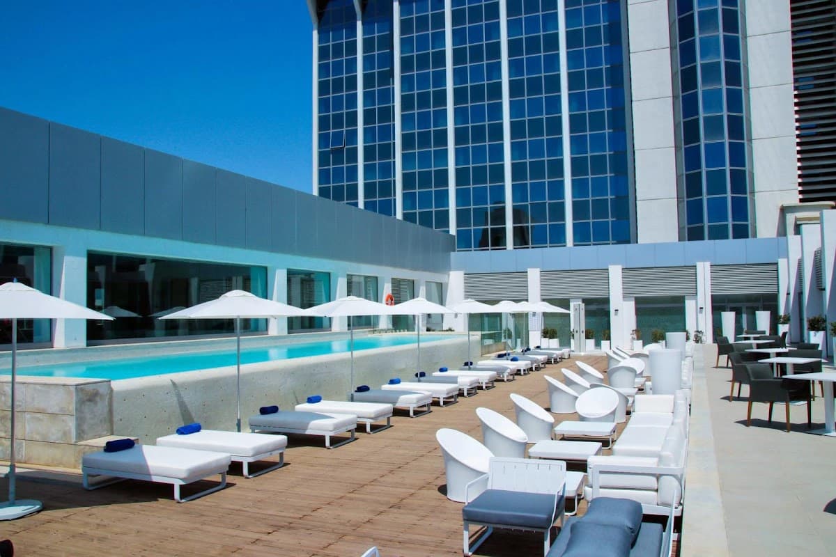 Infinity Lounge & Rooftop Radisson Blu Hôtel & Convention Center, Tunis
