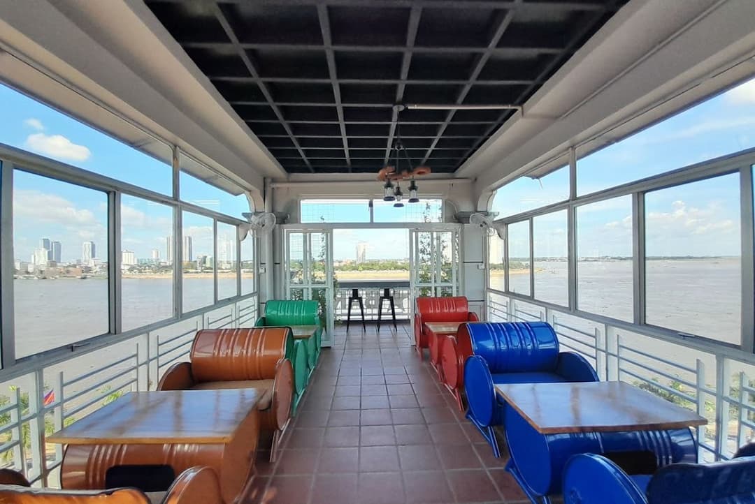 Rooftop skybar 4RIVERS HOTEL Phnom Penh — rooftop bar in Phnom Penh ...